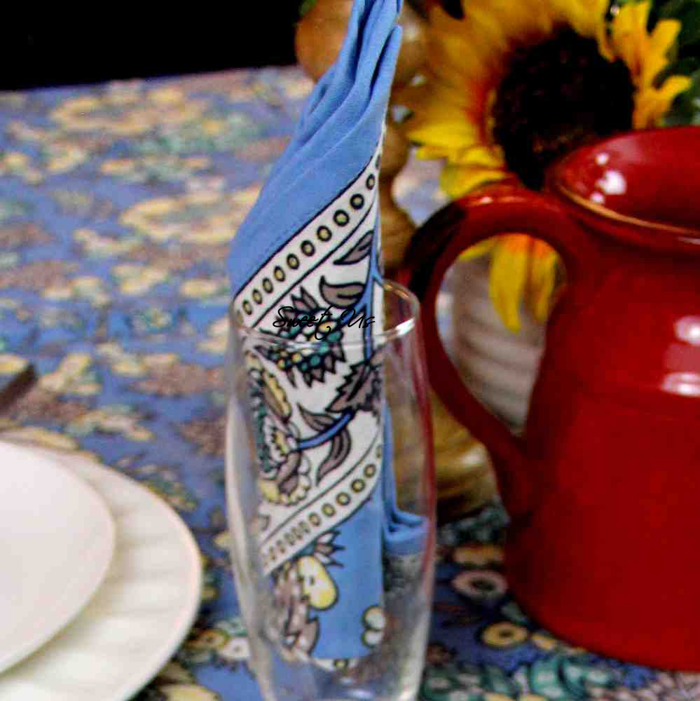 Floraison de Luxe Cotton French Country Floral Table Napkin, Sunlit Serenity