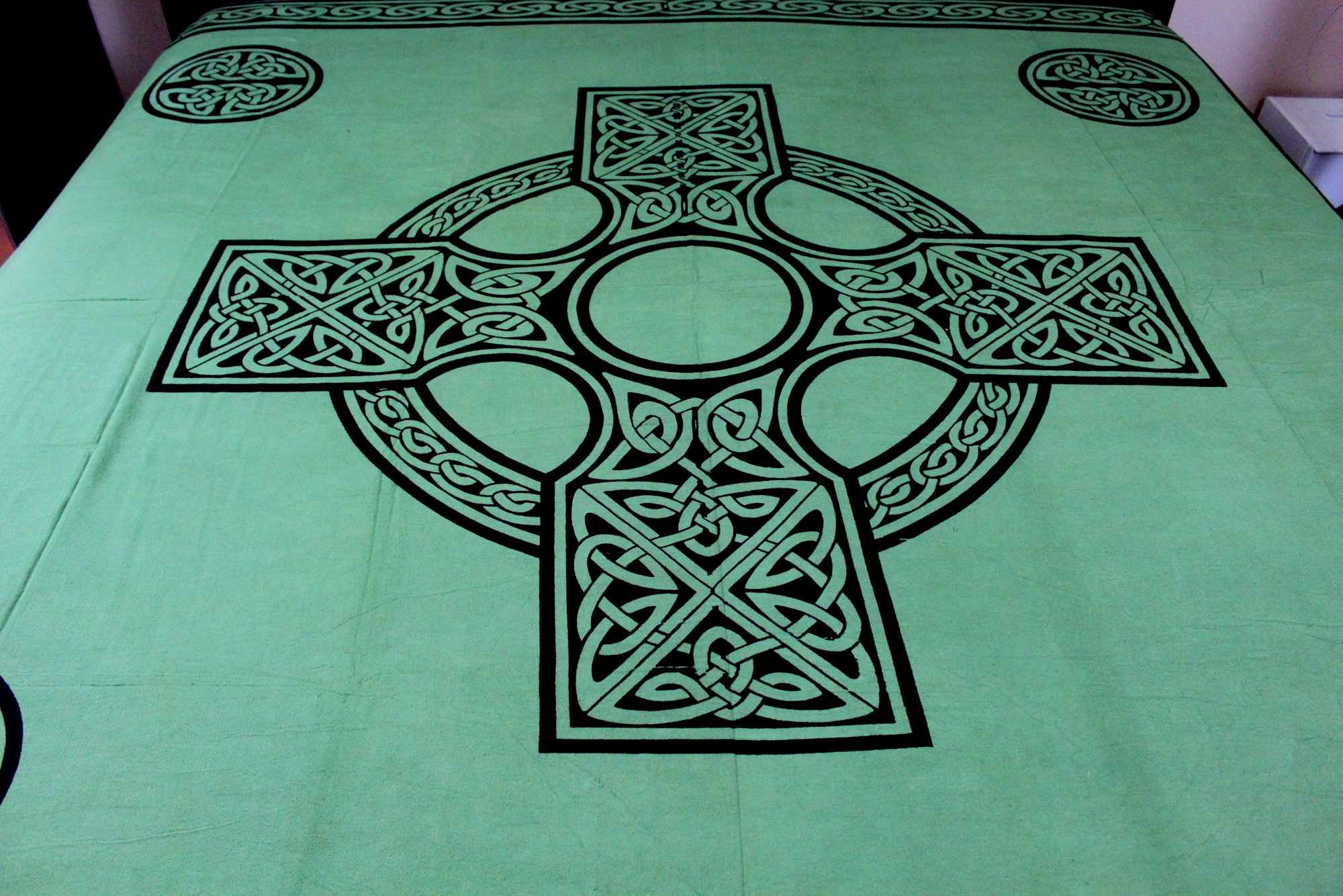 Handmade 100% Cotton Heavy Celtic Wheel Tie Dye Tapestry Spread 88x104 Green - Sweet Us