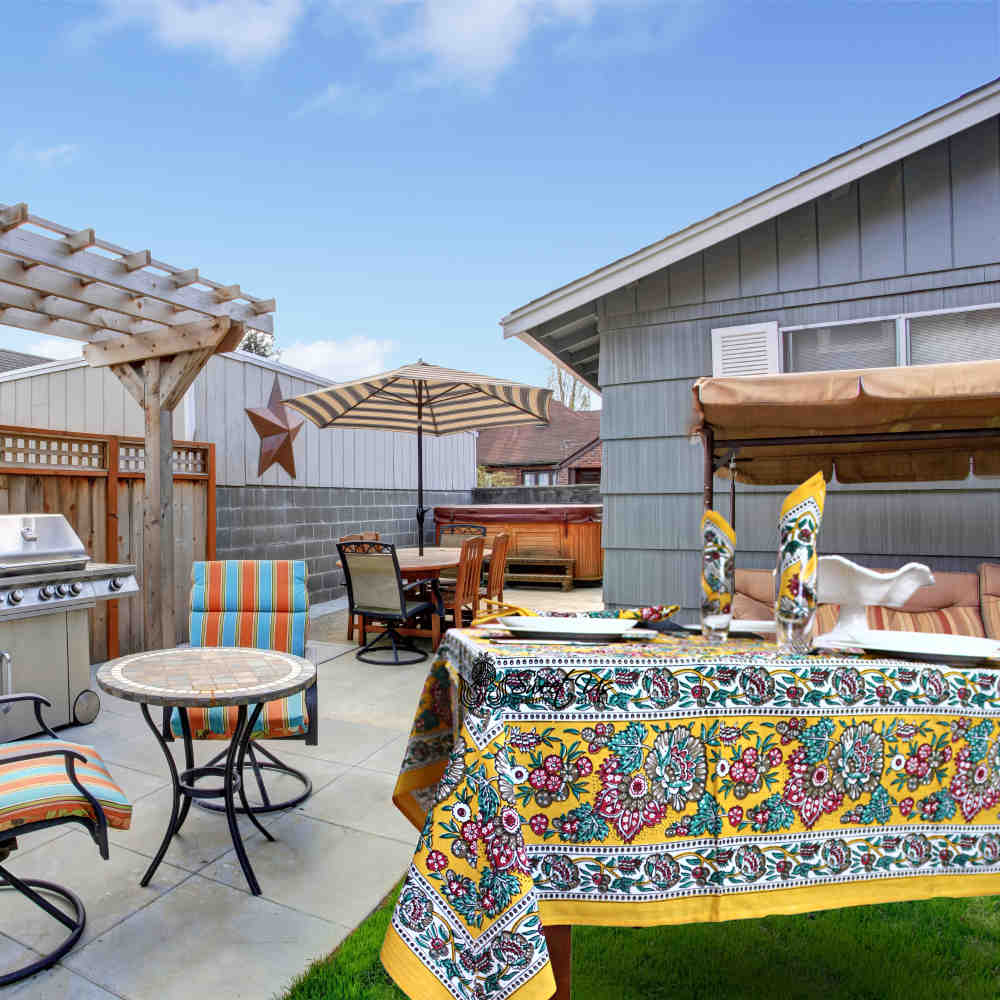 Floraison de Luxe Cotton French Country Floral Tablecloth, Golden Garden